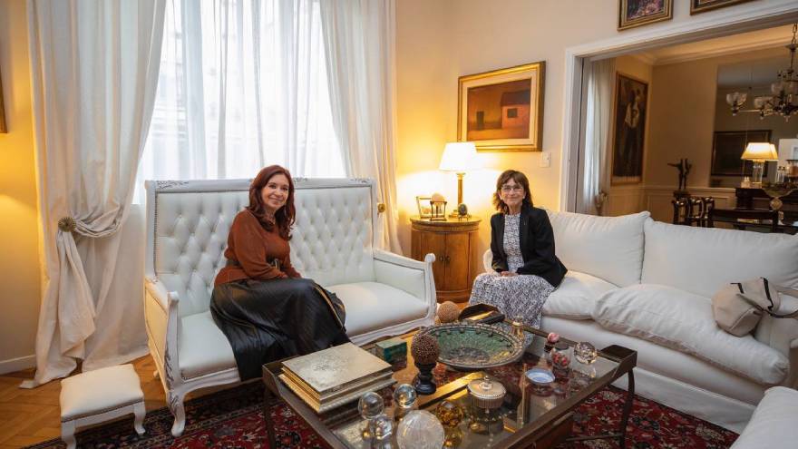 El encuentro de Cristina con la periodista española Pilar del Río, la excusa de la vice para plantear el debate sobre la