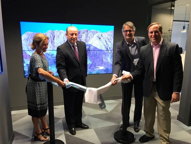 El 4 de julio de 2017, Aerolíneas Argentinas inauguró su sede en España, localizada en el piso 13 de la Torre Picasso