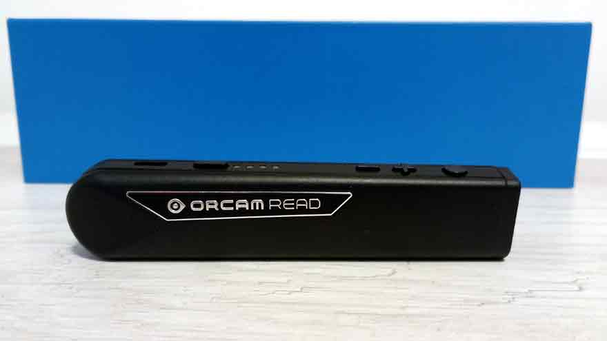 OrCam Read parece a primera vista una memoria USB.