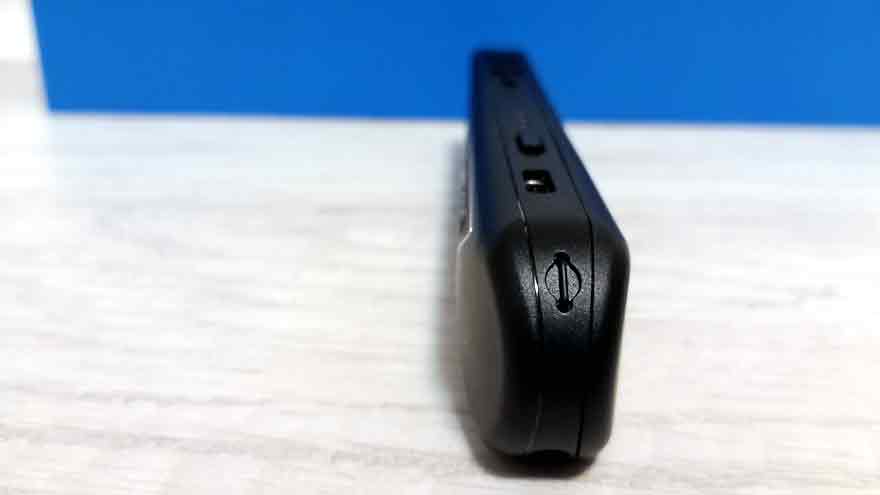 OrCam Read se puede llevar a modo de collar.