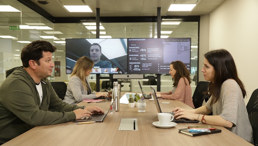 Telecom contratará 120 perfiles digitales por mes en el segundo semestre