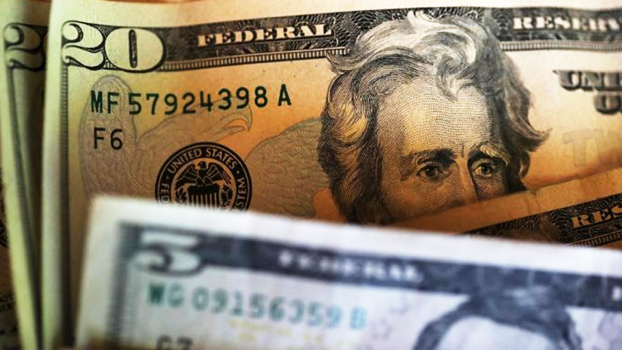 En el mercado paralelo, los billetes 