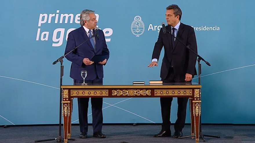 En la tarde de este miércoles, Alberto Fernández le tomó el juramento a su nuevo ministro de Economía.