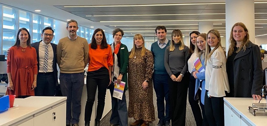 Foto de familia del acuerdo entre la Ciudad de Buenos Aires y Pearson