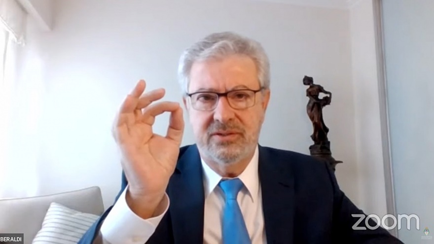 Cristina Kirchner enfrenta pedido de condena a 12 años de prisión e inhabilitación de por vida para ejercer cargos públicos