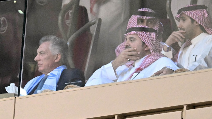 Mauricio Macri observa la derrota Argentina ante Arabia Saudita
