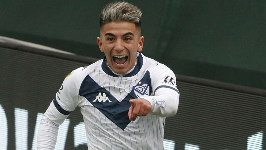 En 2020, cuando Almada jugaba en Vélez fue apartado temporalmente del plantel.