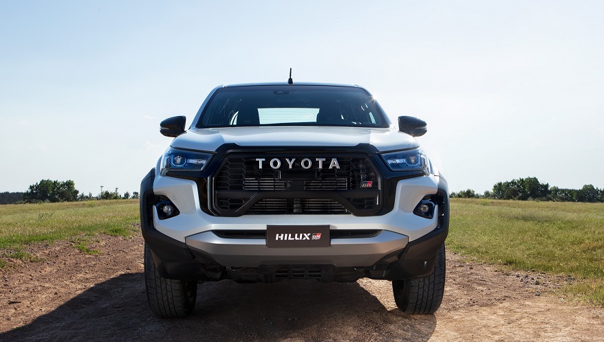 Toyota Hilux GRS, la deportiva del grupo.