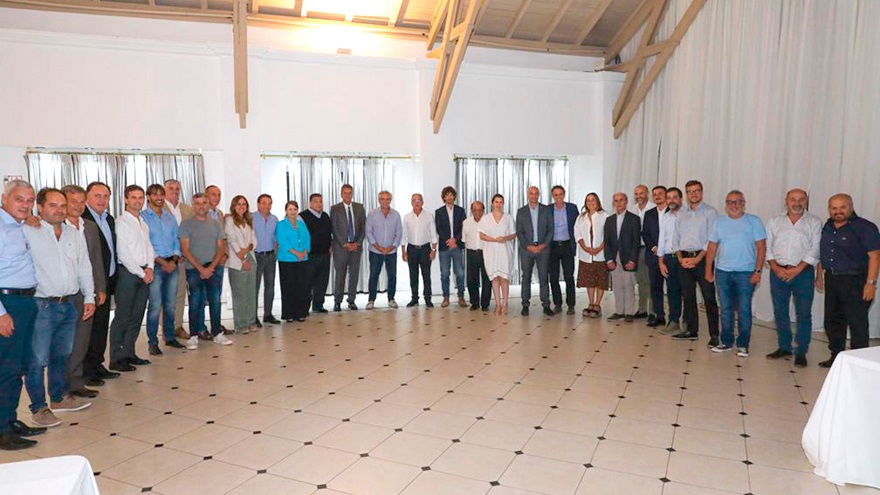 El Presidente ofreció un asado a 20 intendentes del conurbano y cuatro de sus ministros.