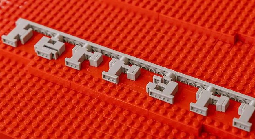 La Ferrari fue construida con más de 380.000 piezas de Lego.
