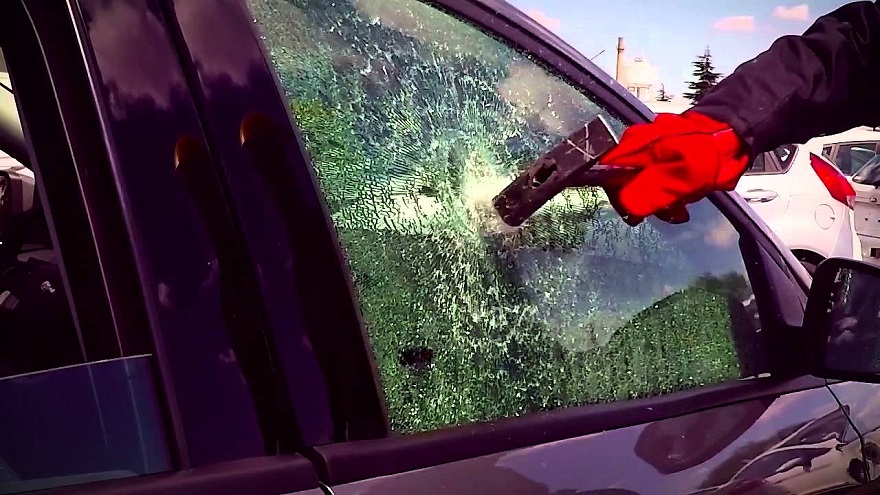 Las láminas antibandálicas evitan el robo y pasar un mal momento.