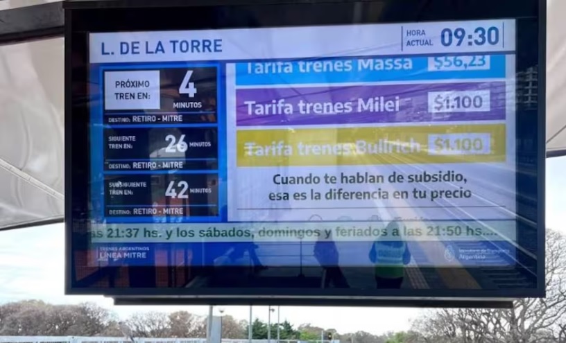 Los insólitos mensajes que aparecieron en las estaciones de tren