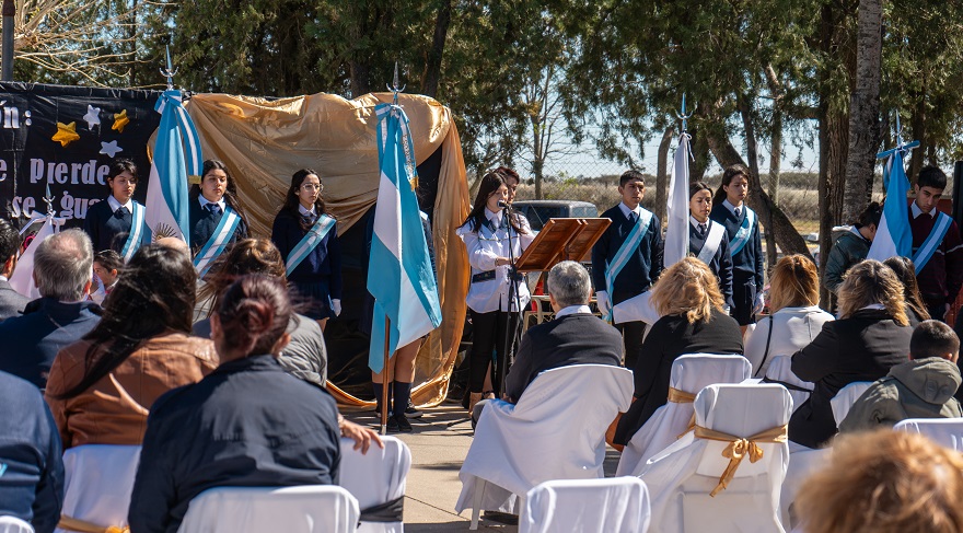Alumnos y directivos participaron del acto con Ford.