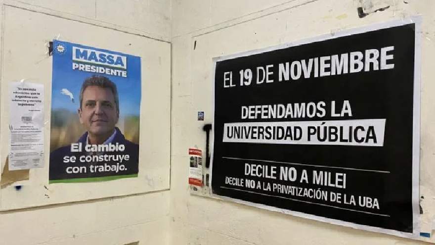 Los afiches en algunas universidades