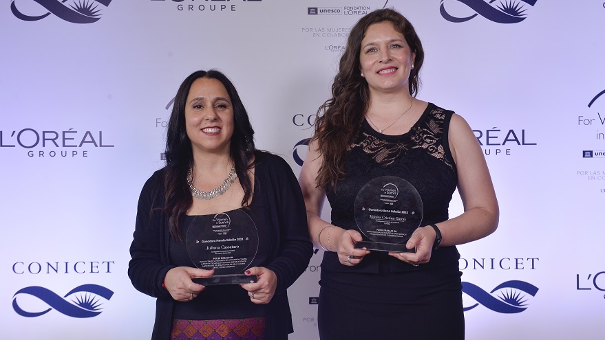 Juliana Cassataro y Mónica García, ganadoras del premio y beca de L'Oréal UNESCO 2023