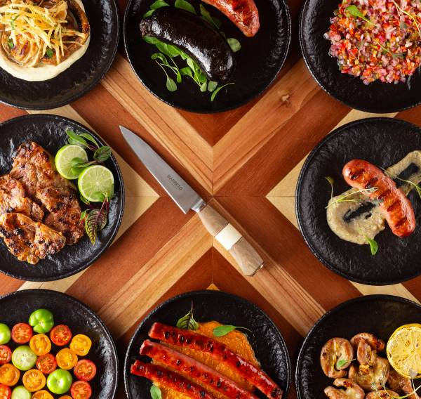 El nuevo restaurante de La Rural presenta una importante selección de carnes y parrilla. 