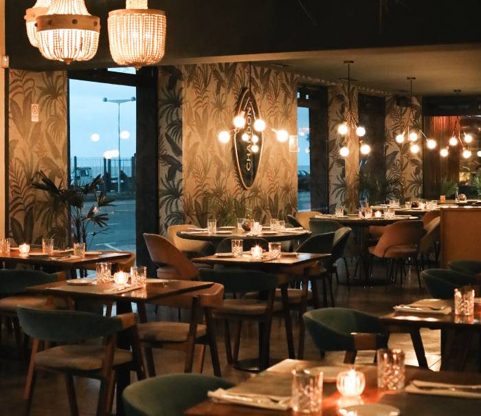 Fiesta frente al río en la Costanera para recibir el 2024. 