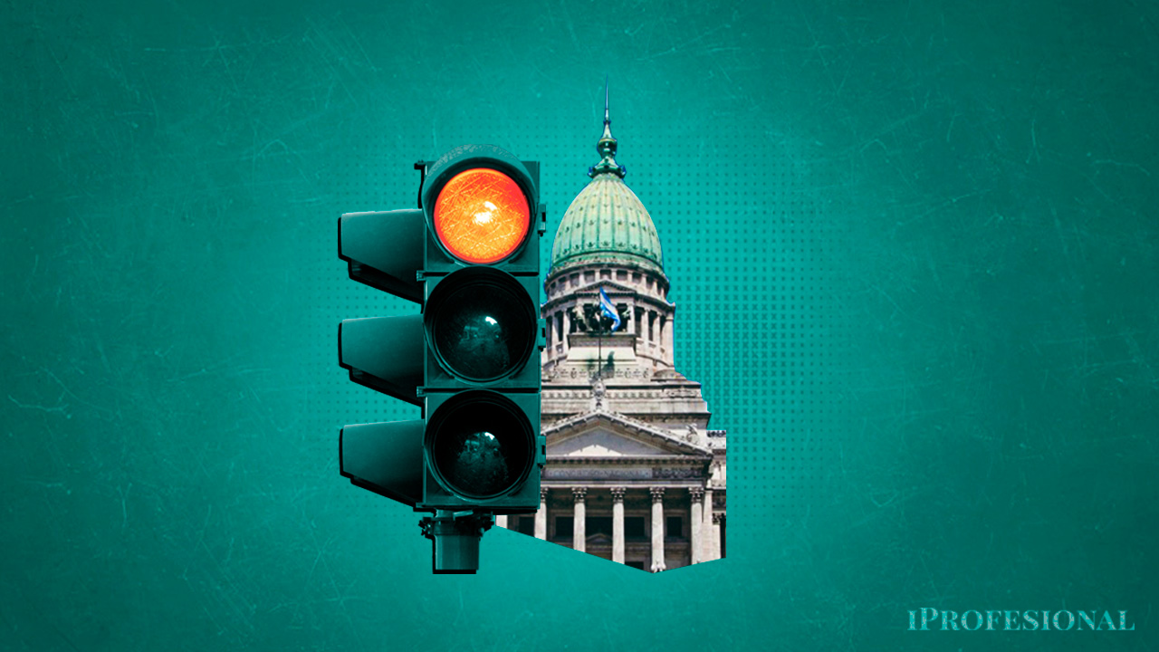 Un eventual desembolso de fondos frescos se daría en el marco de un nuevo acuerdo, lo cual implicaría el visto bueno del Congreso, justo en un momento de tensión política