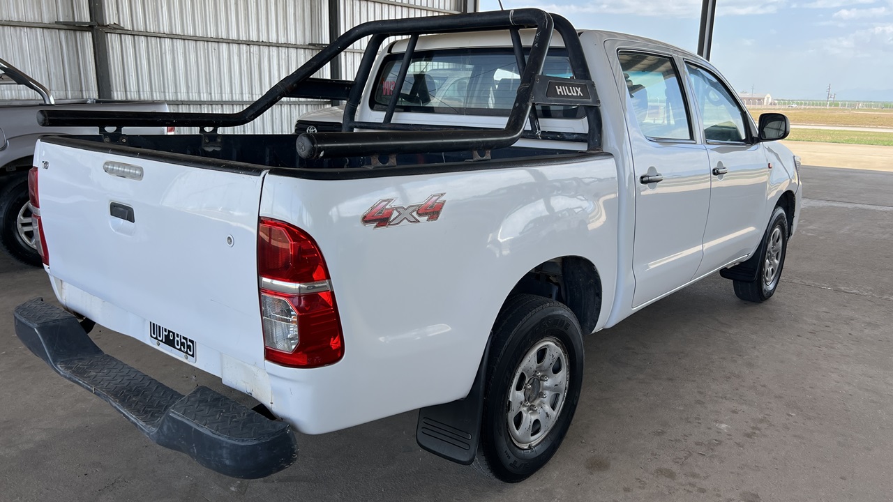 Ideal para el trabajo, se remata una Hilux cabina simple.
