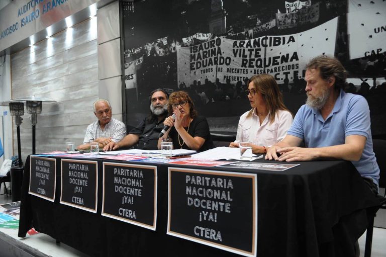El Gobierno convocó a los gremios docentes para el próximo martes 27 de febrero