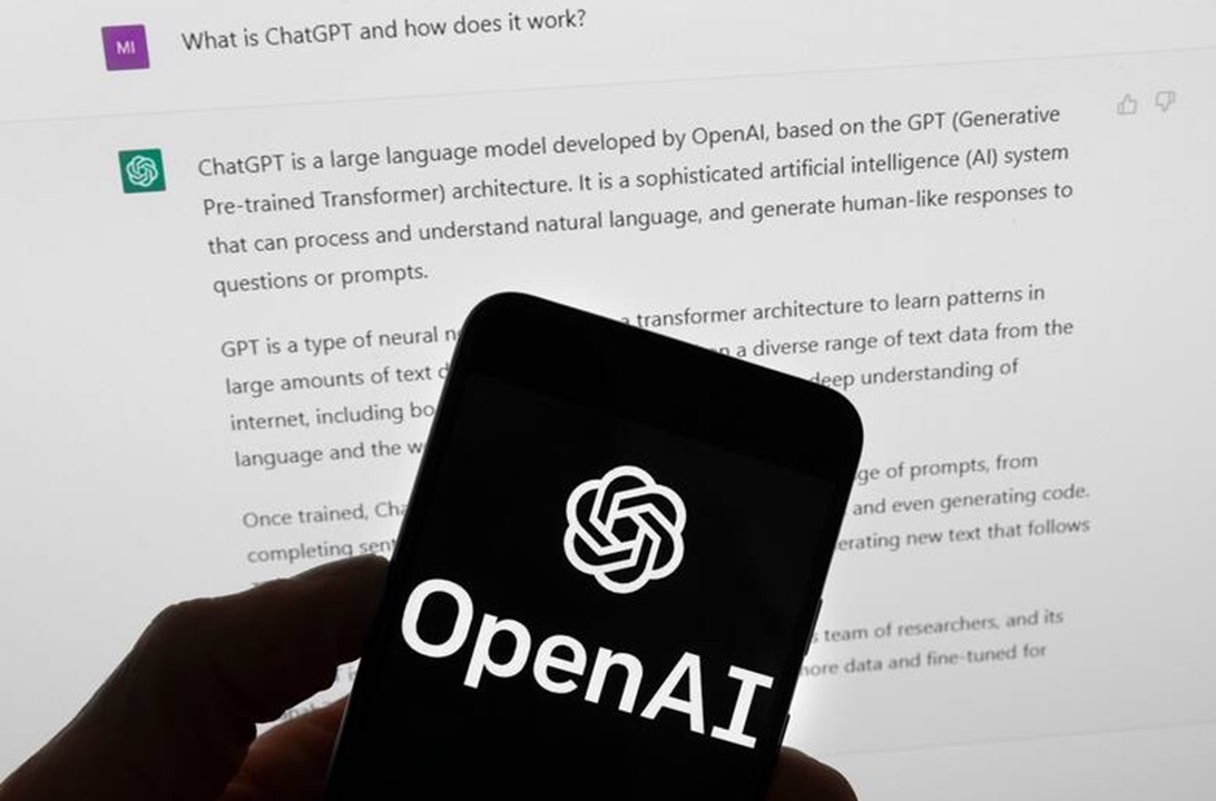 OpenAI ofrece versiones de ChatGPT para iOS y Android.
