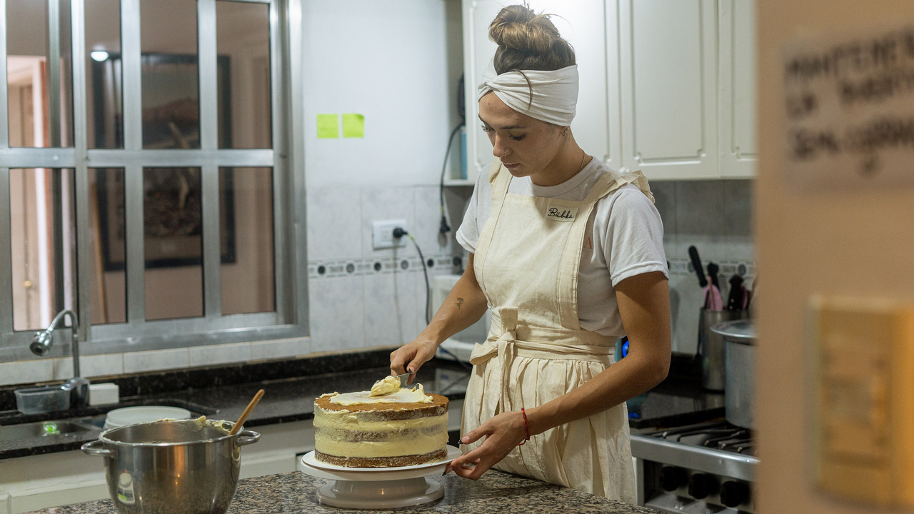 Empezó haciendo tortas y budines en su casa, ahora tiene tres pastelerías en Puerto Madryn y está otorgando franquicias para todo el país