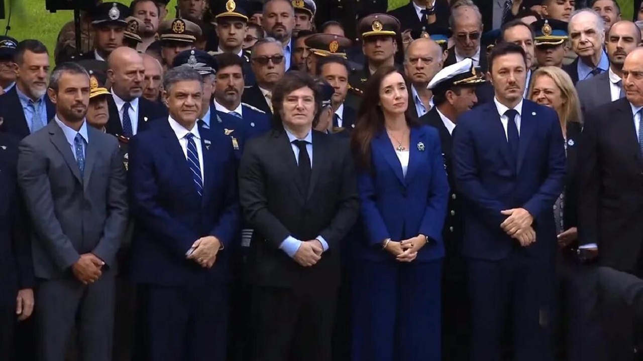 Milei estuvo acompañado por Jorge Macri y Victoria Villarruel en el acto por Malvinas.
