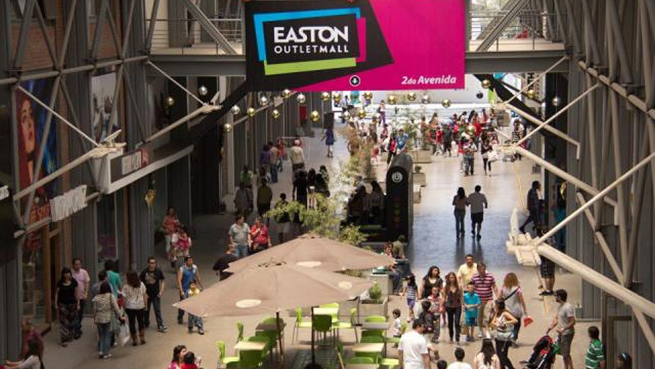 Easton Outlet Mall es uno de los centros comerciales donde se pueden comprar zapatillas en Chile