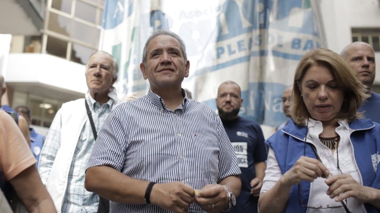 Con el nuevo aumento, empleados bancarios cobrarán casi 1.400.000 pesos en agosto.