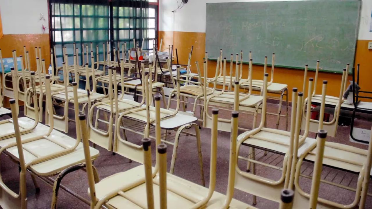 La búsqueda de bancos en los colegios es uno de los grandes problemas en la educación.
