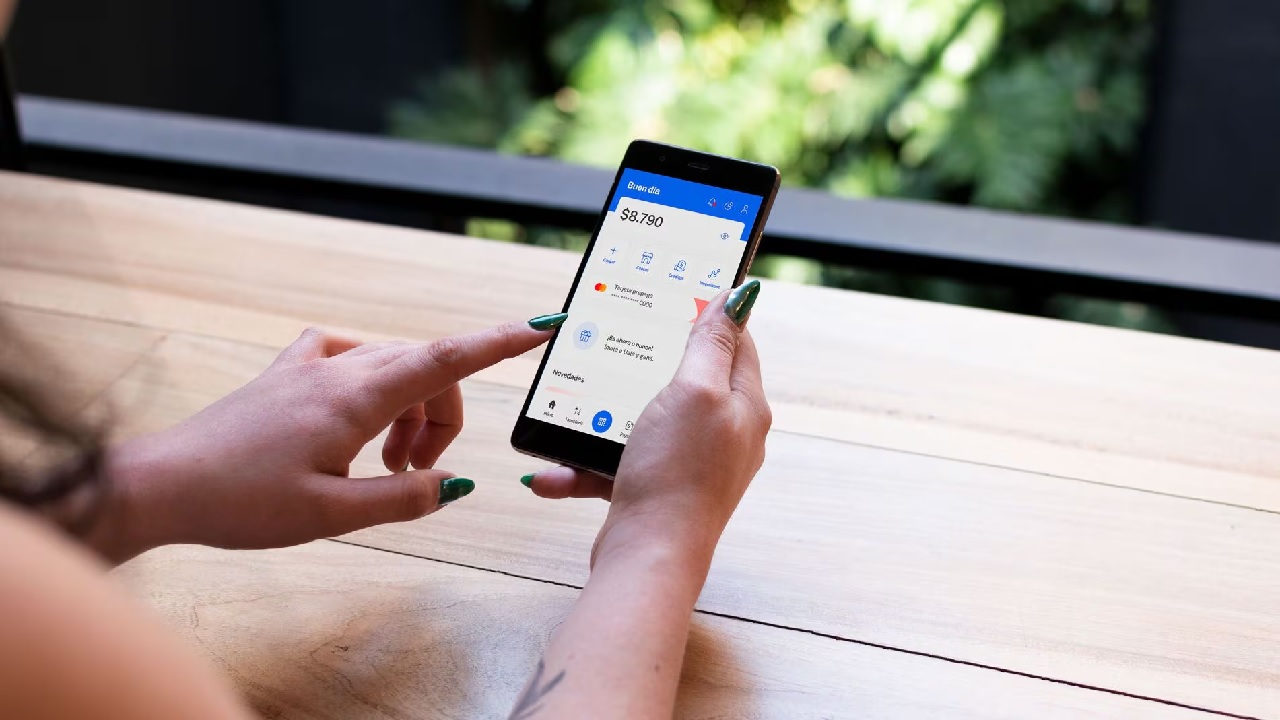 Los usuarios deberán recibir notificaciones previas a cada extracción de fondos, así como la opción de cancelar la operación si no reconocen la transacción. 