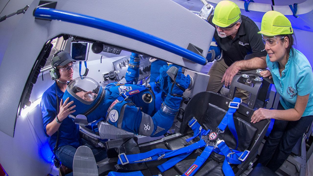 Wilmore y Williams, son dos expilotos de la Marina con dos vuelos espaciales y ahora deberán encargarse de poner el Starliner a prueba, lo que incluye tomar control manual de la nave espacial en su camino a la EEI