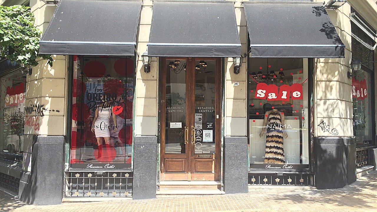 Estación Central es una tienda física que posee también una tienda online que se dedica a ofrecer una amplia variedad de prendas de las mejores marcas nacionales e internacionales