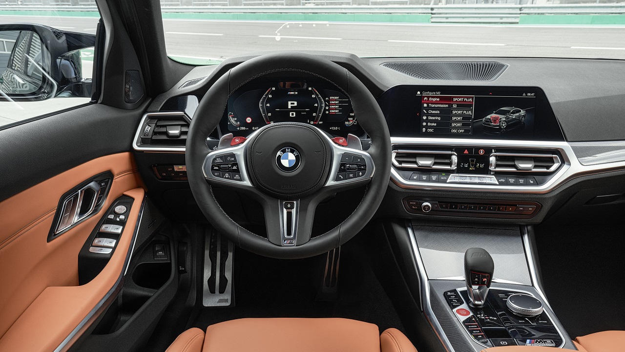 El diseño interior del BMW M3 es ergonómico.