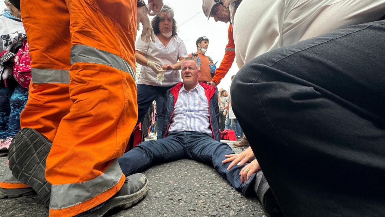El diputado Carlos Castagneto, uno de los legisladores que debió recibir asistencia médica