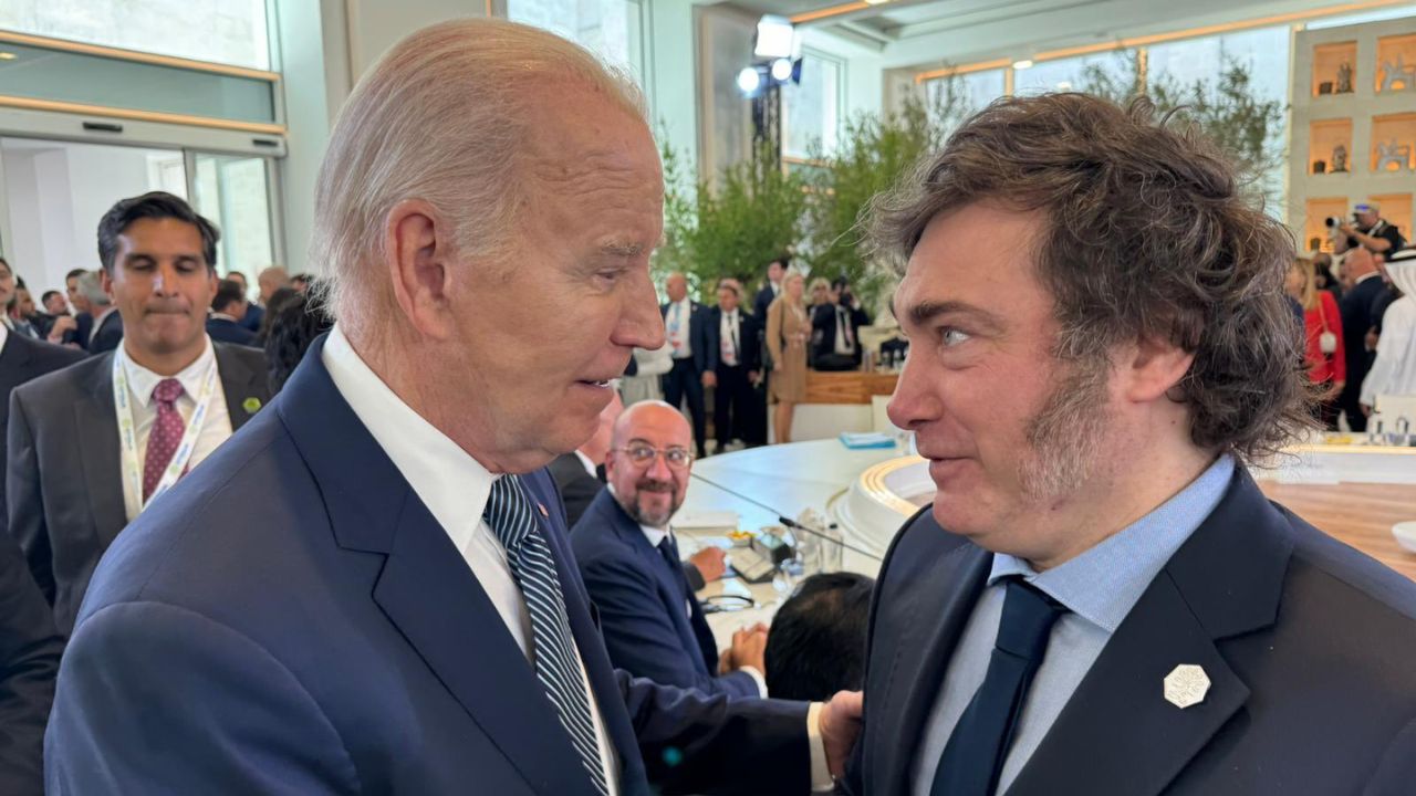 Milei también mantuvo una amistosa conversación con el mandatario estadounidense Joe Biden