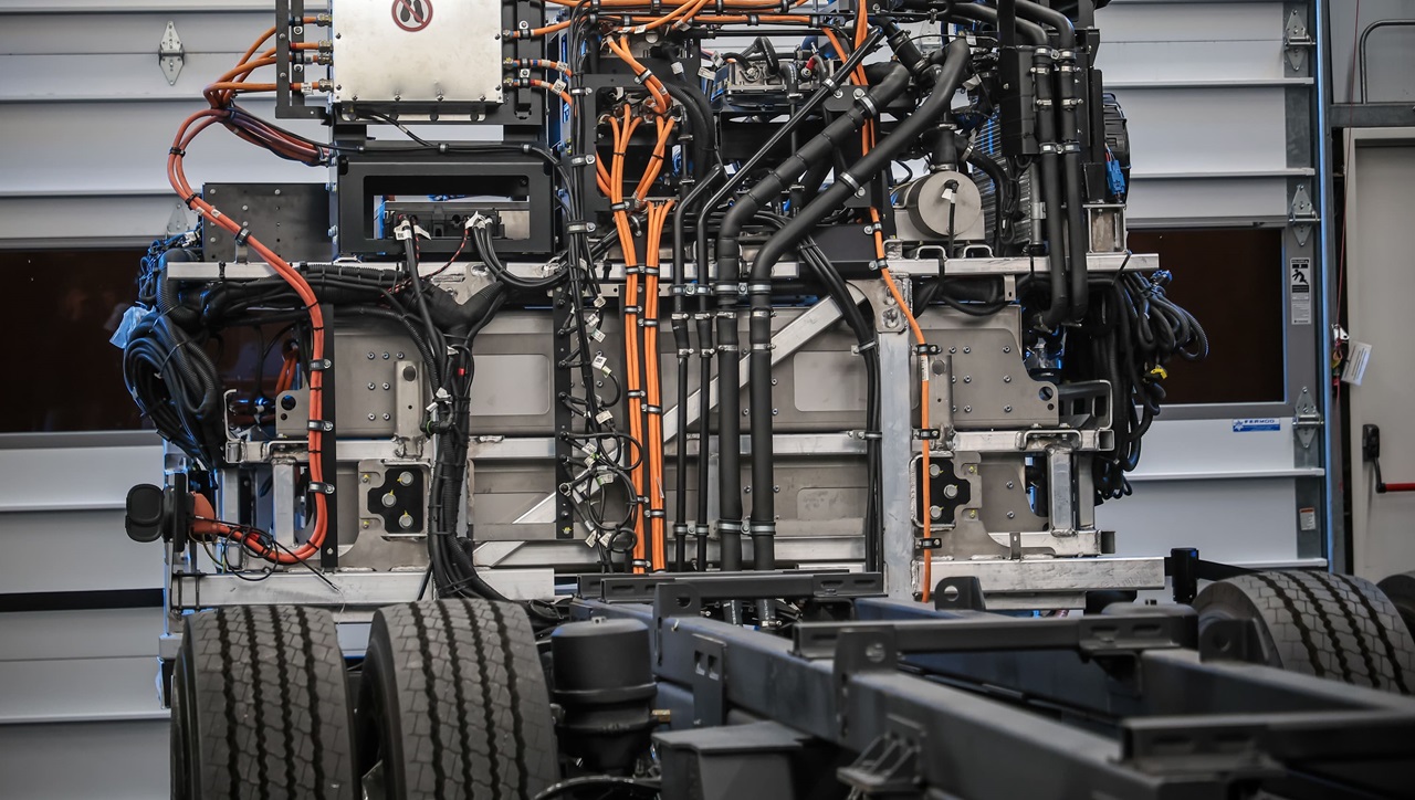 El chasis de Mercedes Benz puede llevar hasta 6 baterías.