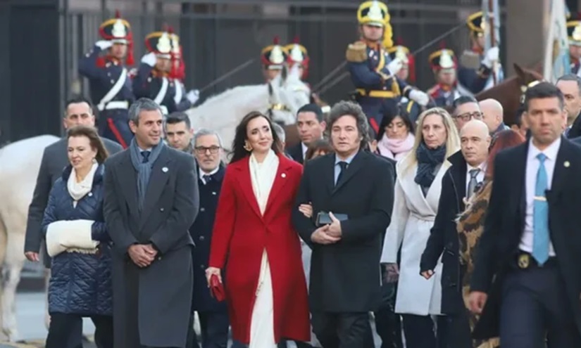 l presidente Javier Milei participa este martes del desfile militar que se desarrollaen las calles de la Ciudad para celebrar el Día de la Independencia