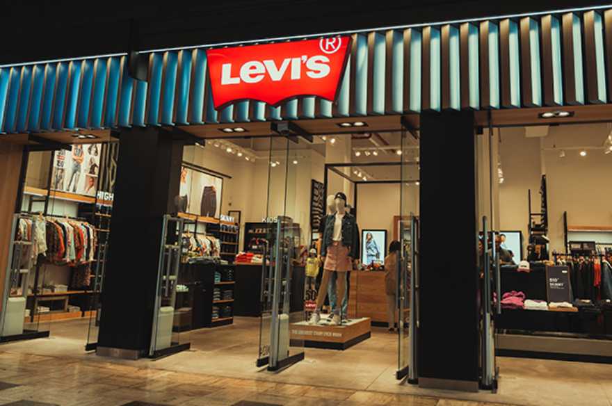 Soleil Outlet cuenta con una gran cantidad de marcas de ropa, entre ellas Levi's