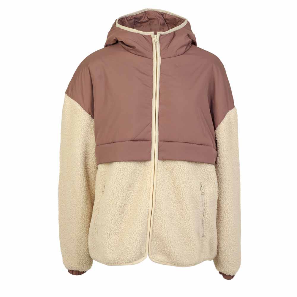 La campera de dama Sherpa tiene una bonificación del 30%