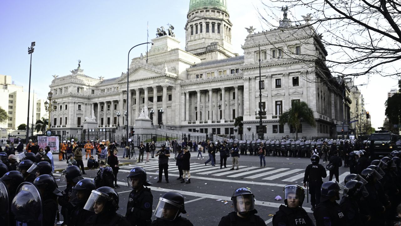 La fuerte presencia policial alrededor del Congreso, luego de los incidentes