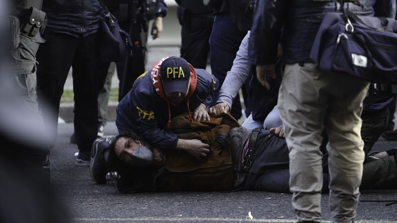 Uno de los detenidos durante los incidentes en el Congreso