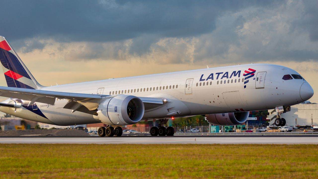 Latam confirmó la compra de hasta 74 nuevos aviones de fuselaje angosto para ampliar operaciones