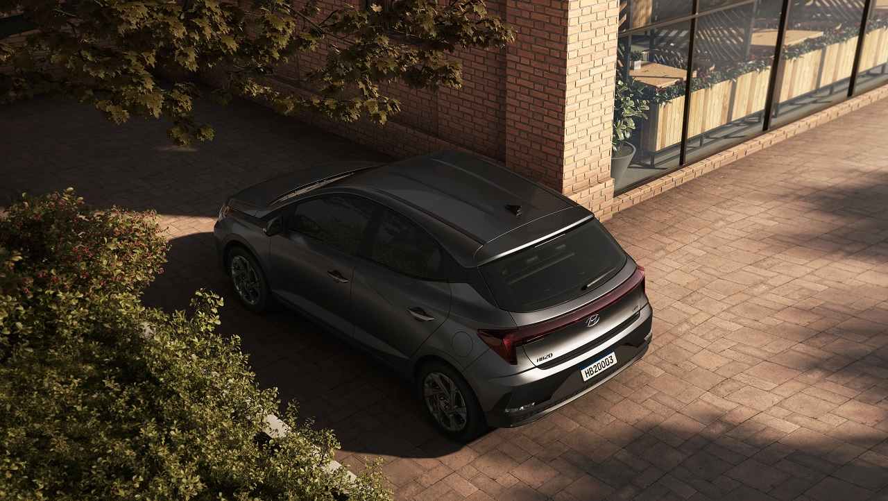 Detalles del HB20 con una luz que une toda la parte posterior.