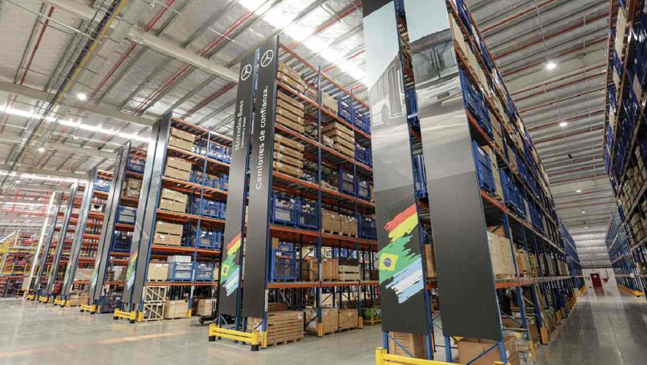 Mercedes Benz Camiones y Buses inauguró el nuevo Centro Logístico.