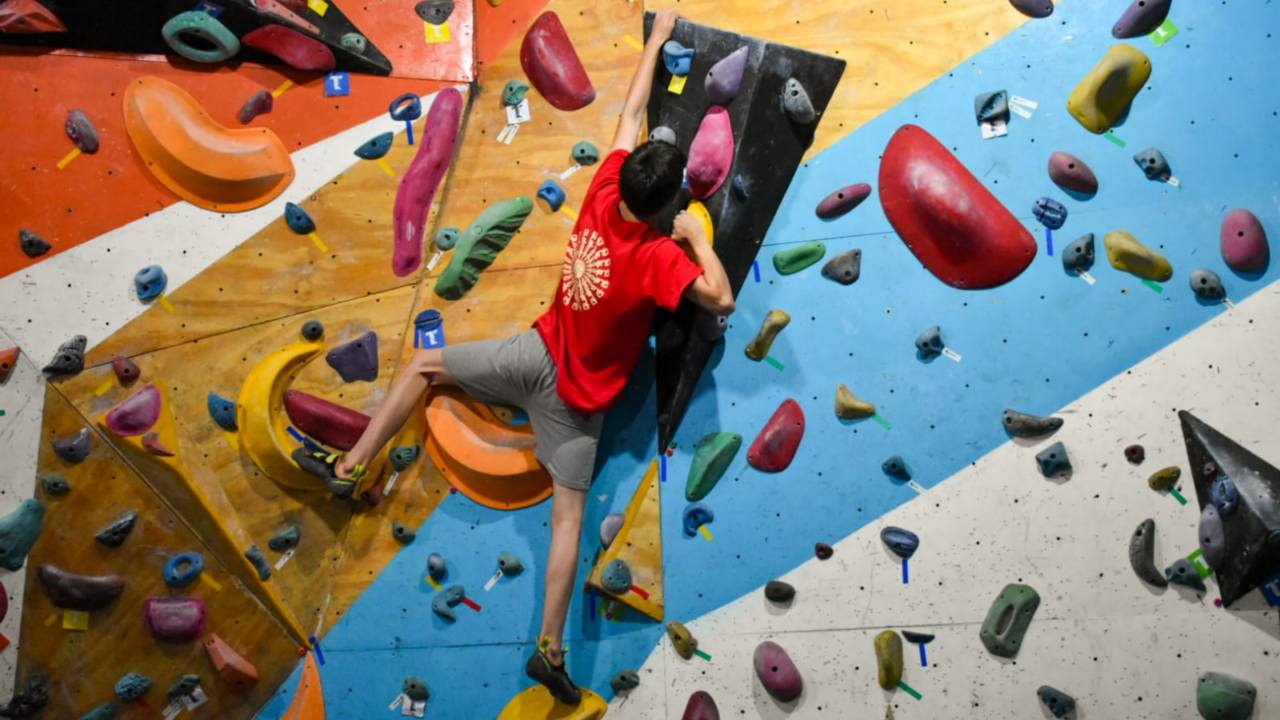 Escalando se desarrolla fuerza, equilibrio, movilidad, coordinación, potencia y resistencia