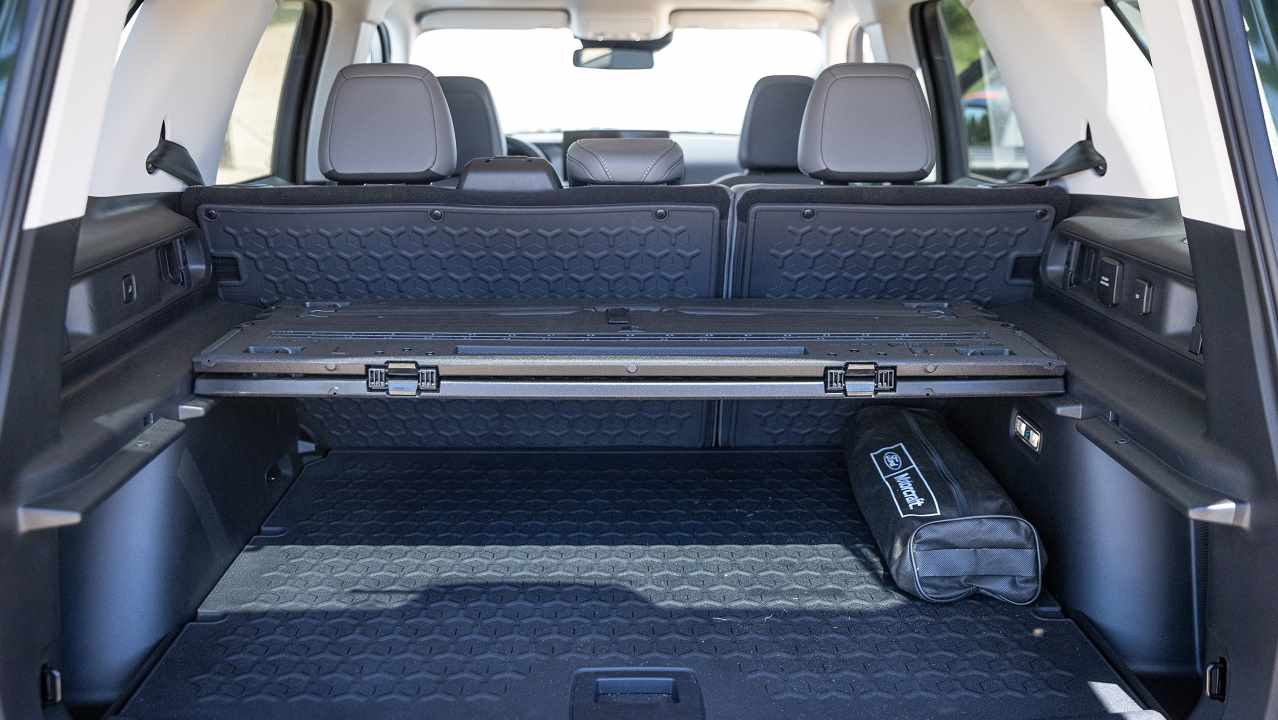 El baúl trae diferentes divisiones para optimizar el espacio.