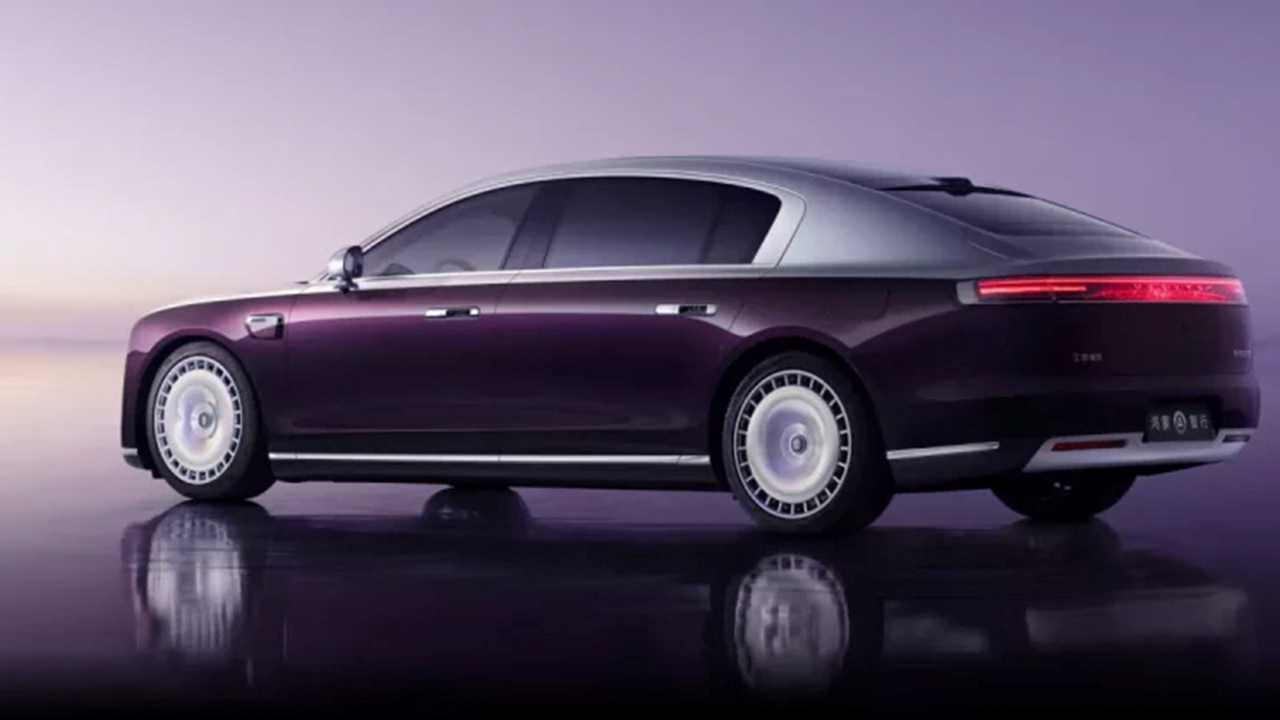 El auto de lujo de la empresa tecnológica competirá con Rolls Royce.