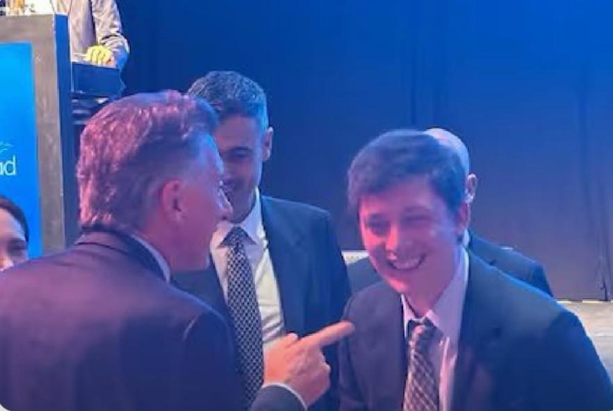 Mauricio Macri y Santiago Caputo, dos de los asistentes al evento