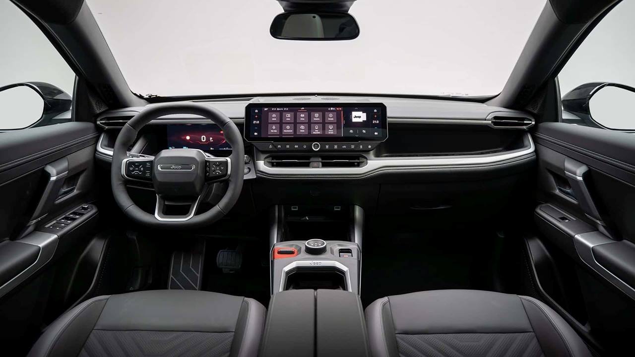 Por dentro, el Compass 2026 es más tecnológico y con más seguridad.